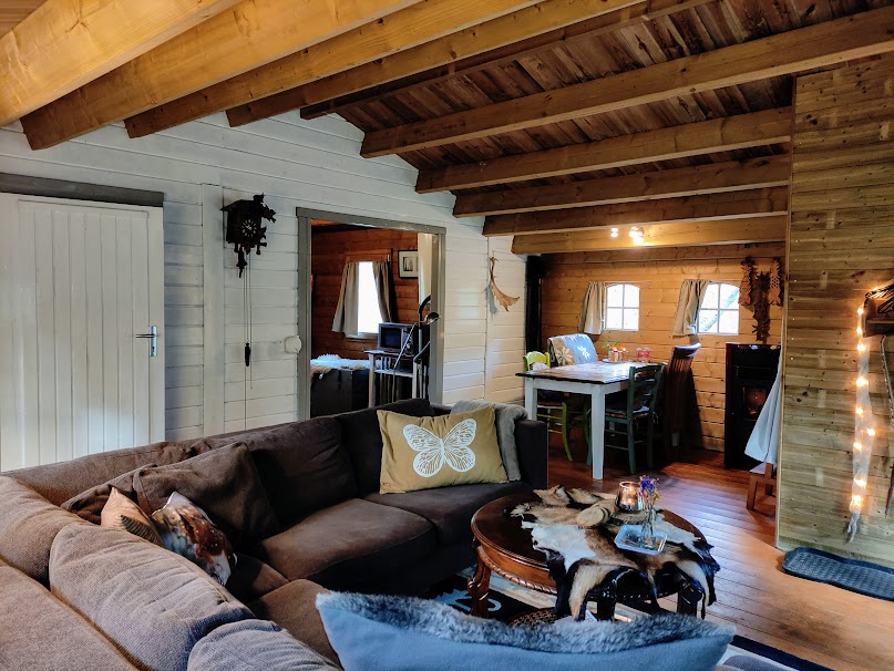 Het Swadde huisje eethoek